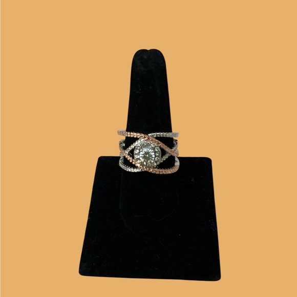 Jewelry - Elegant Silver and Rose Gold Women's Ring